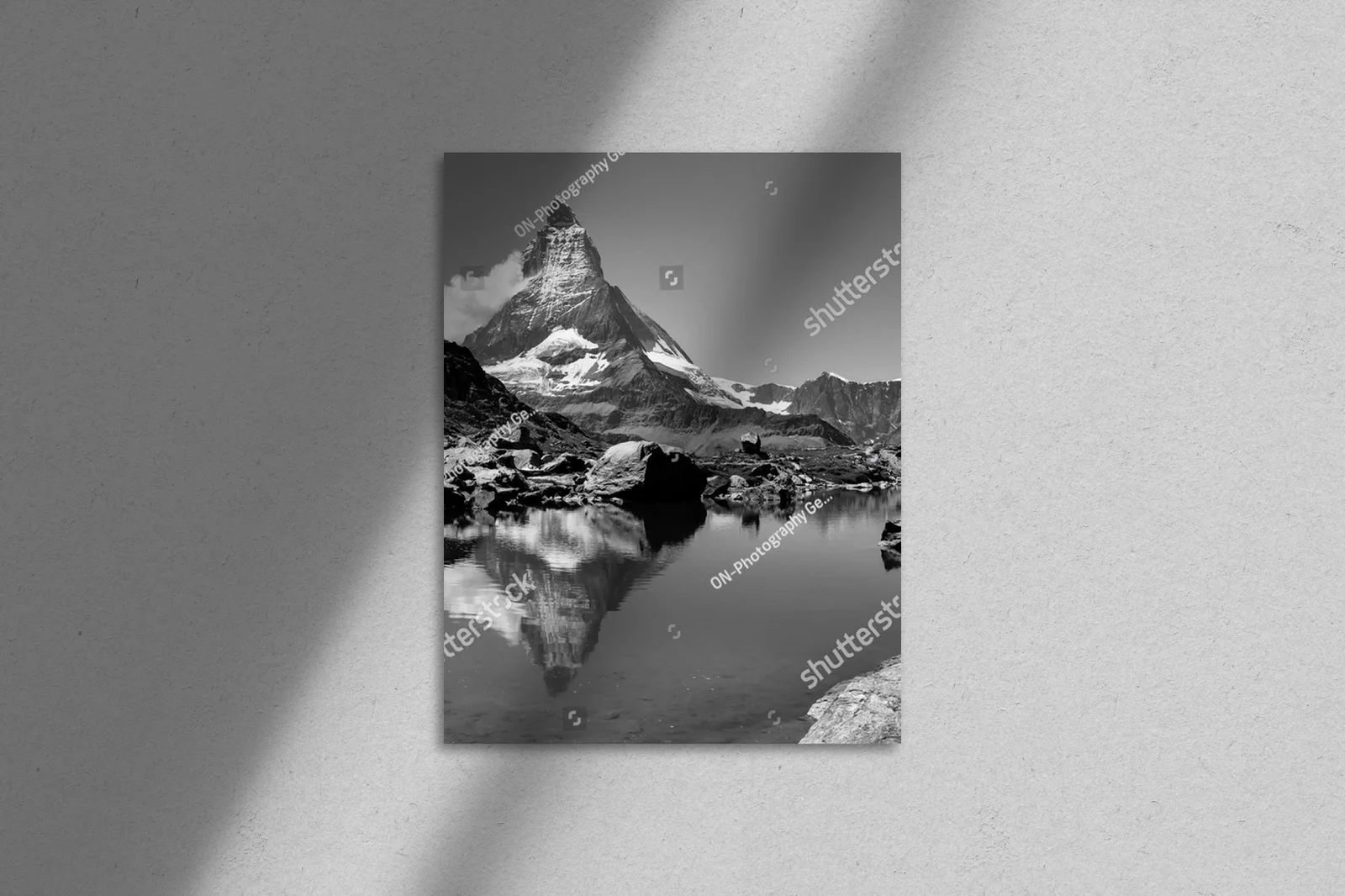 Ikoniczny Matterhorn w magicznej aurze