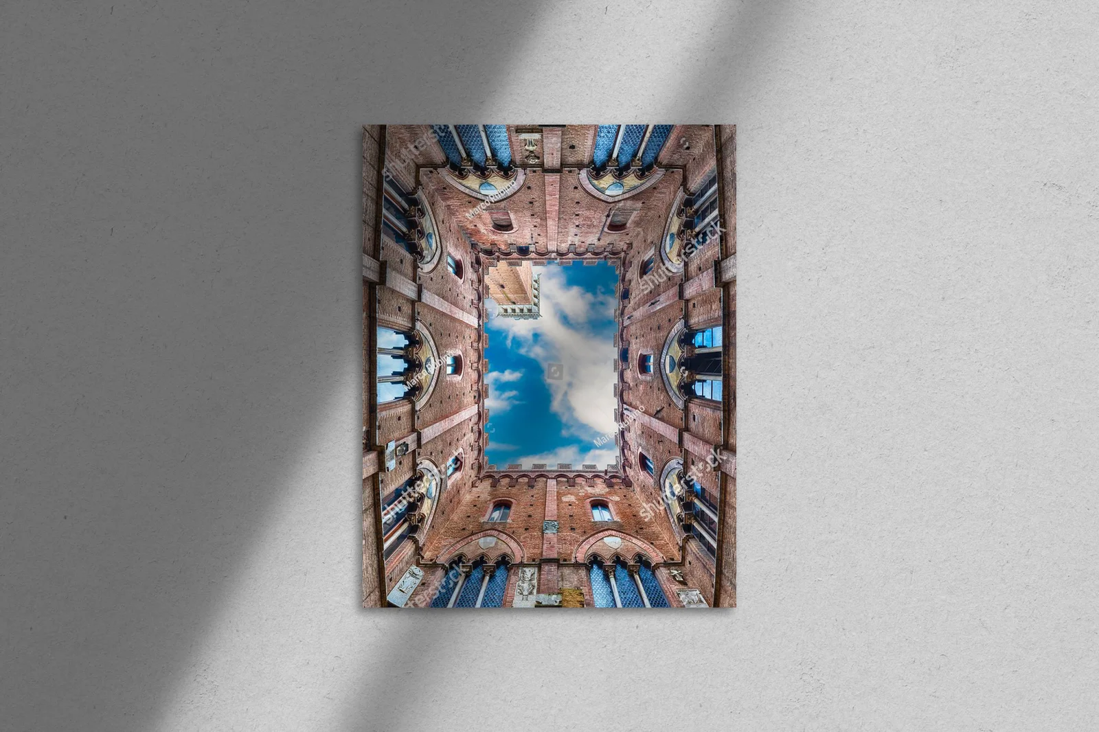 Malowniczy widok na Palazzo Pubblico w Sienie