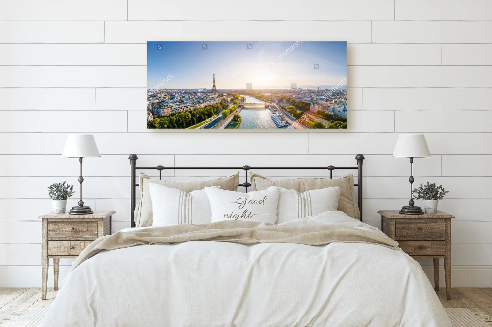 Romantyczny panoramiczny widok Paryża latem