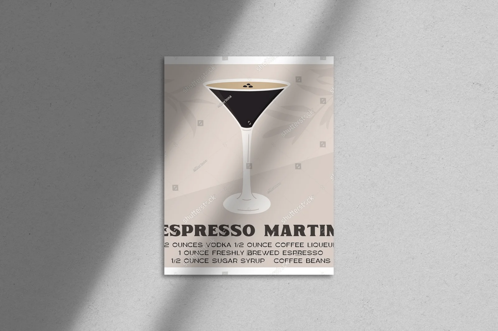 Elegancka mieszanka espresso i martini w artystycznym ujęciu