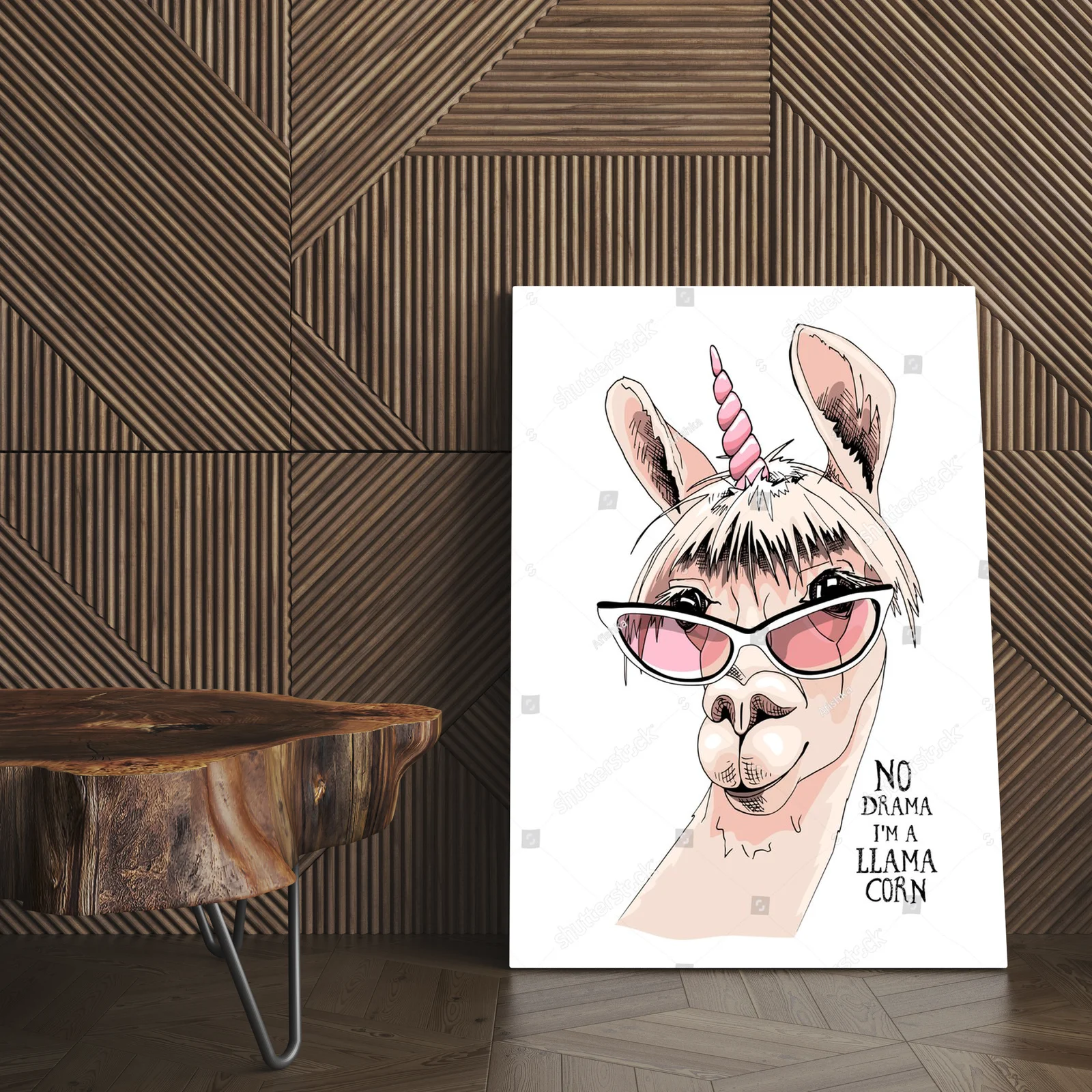 Zabawna llama w różowych okularach i jednorożczym rogu