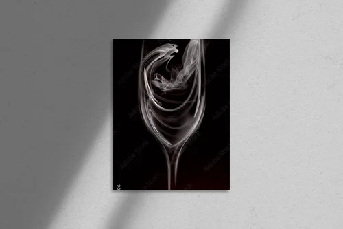 Artystyczna ilustracja koktajlu w dymnej atmosferze