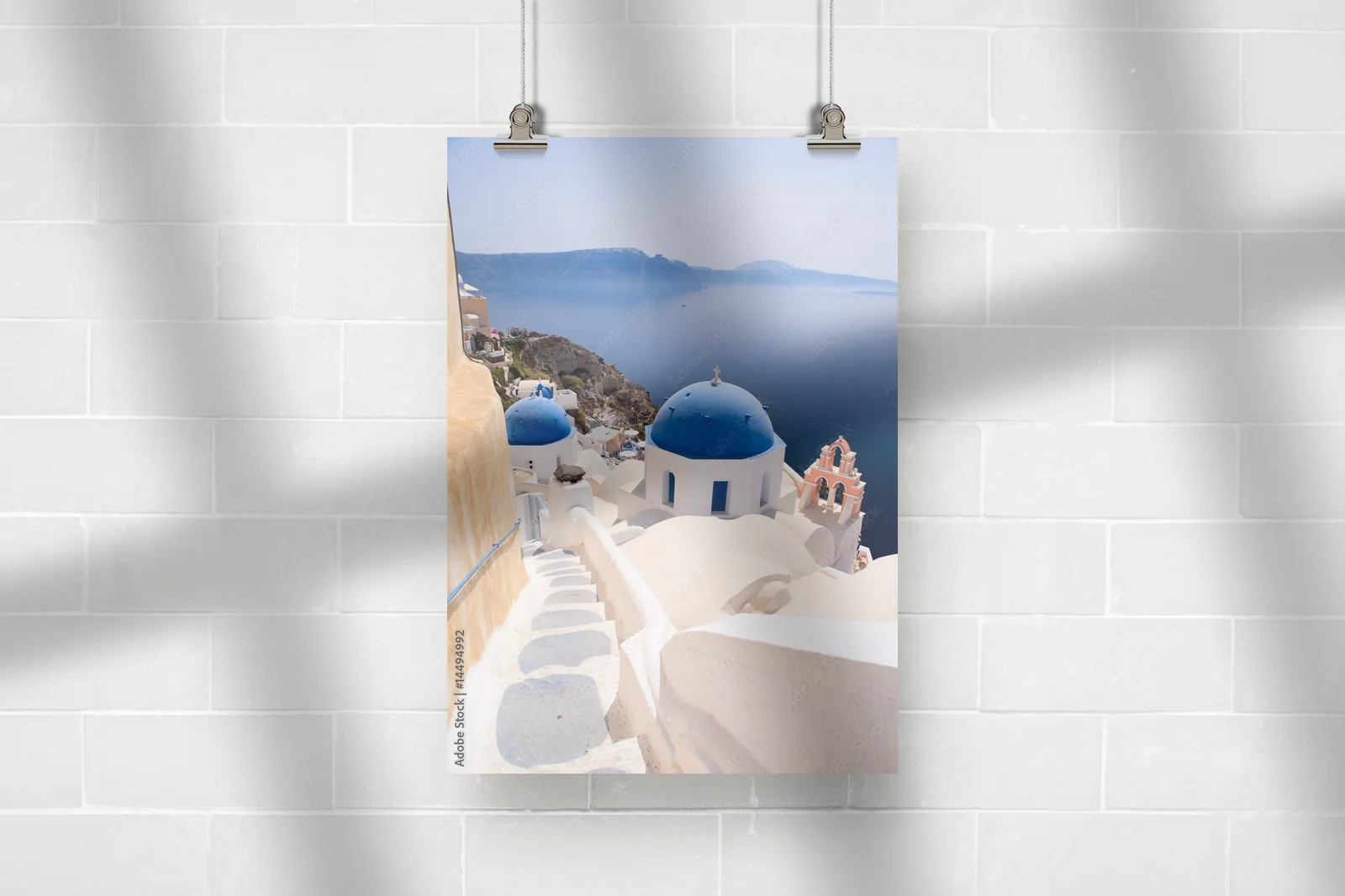 Radosne pastelowe widoki na Santorini