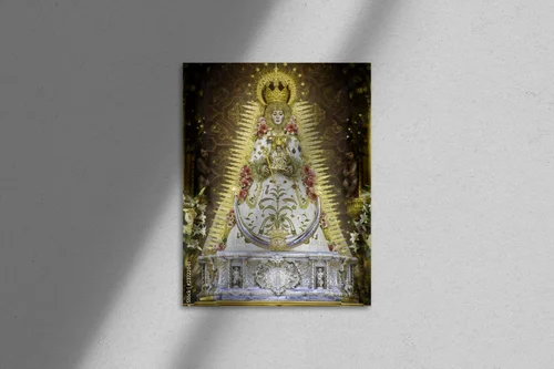 Mistyczna aura Virgen del Rocío w głębokiej czerni