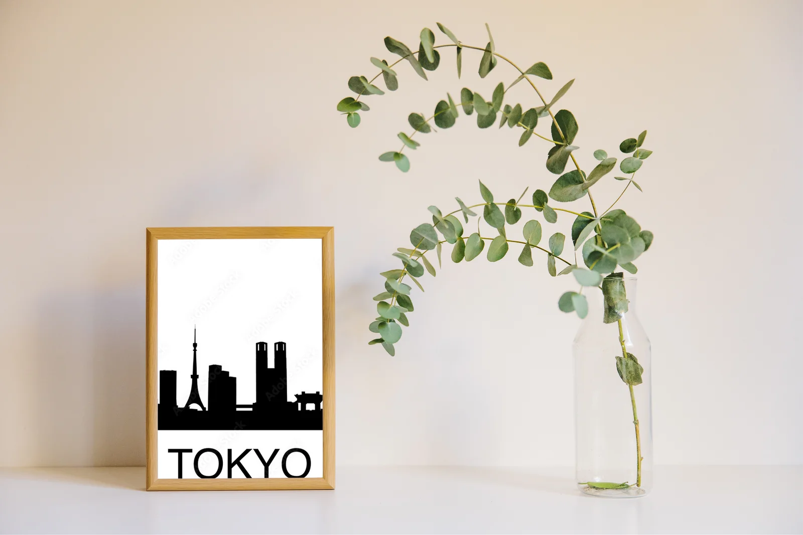 Urok nowoczesnej panoramy Tokio w białych tonach