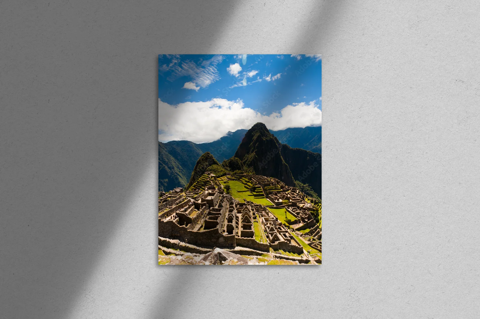Mistyczna panorama Machu Picchu w delikatnych tonach