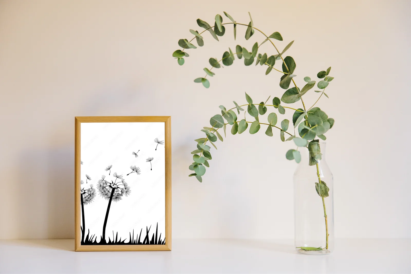 Elegancka harmonia bieli i czerni w botanicznym stylu