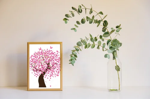 Kwiatowe sakura w białym blasku