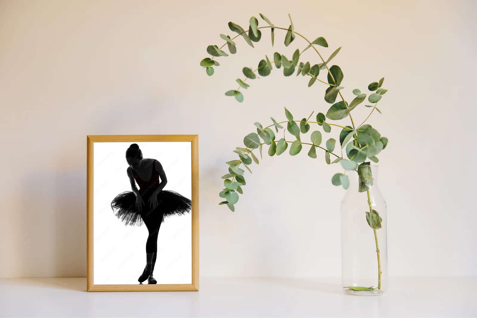 Balerina w lśniącej bieli - elegancja i lekkość