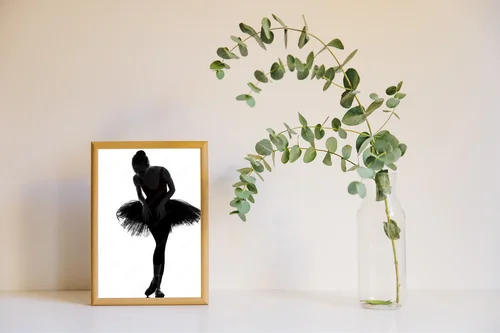 Balerina w lśniącej bieli - elegancja i lekkość
