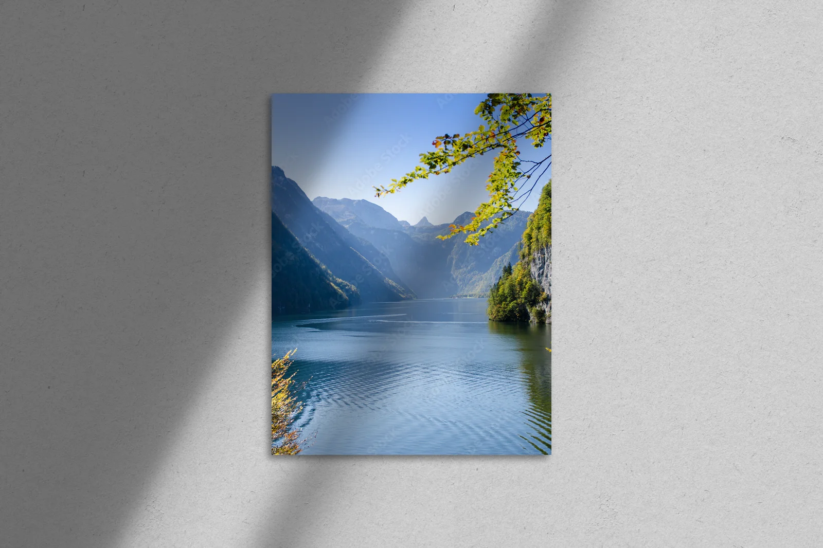 Spokojne oblicze Königssee w jesennych barwach