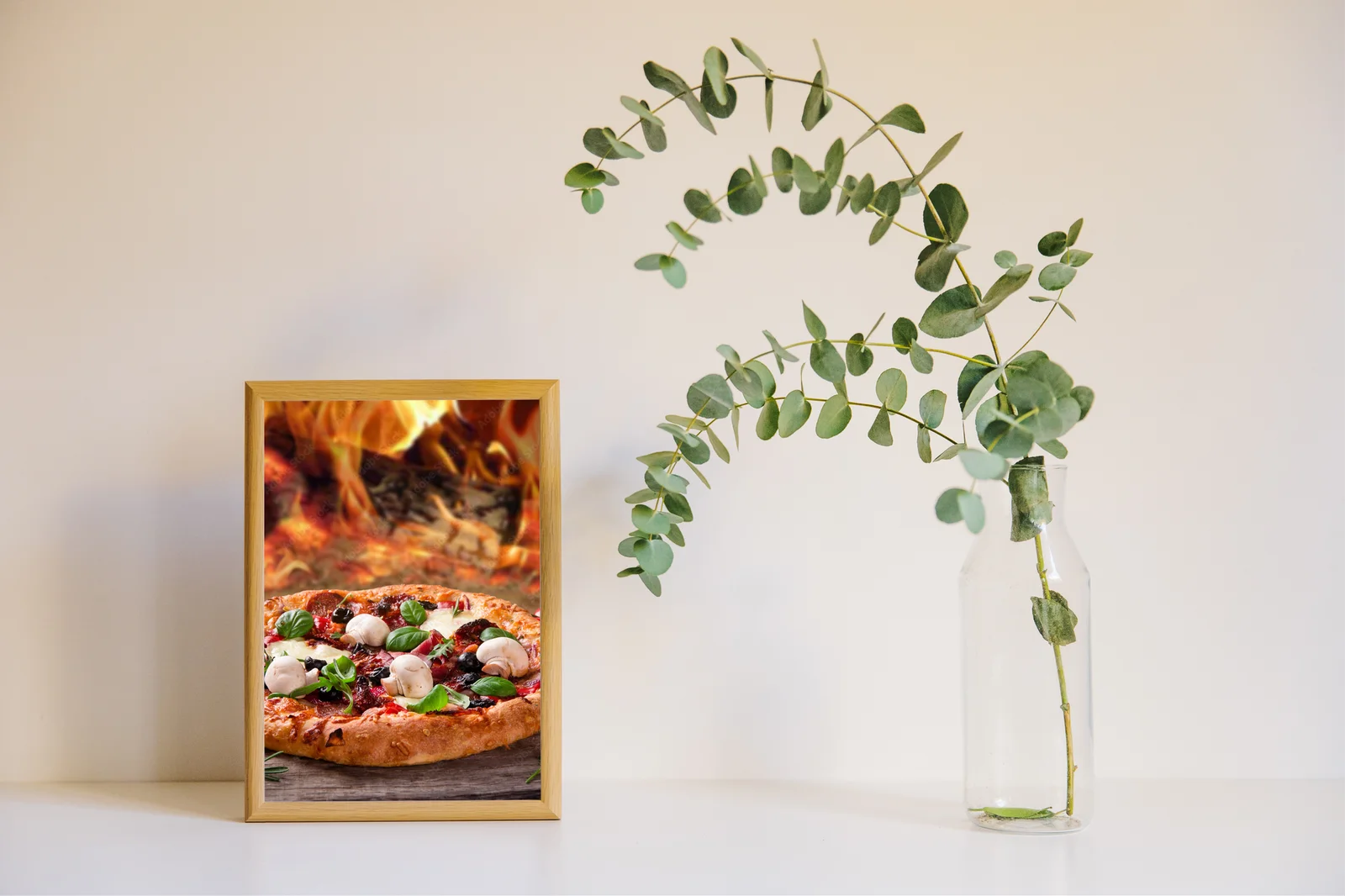 Niezapomniana włoska pizza na rustykalnym stole