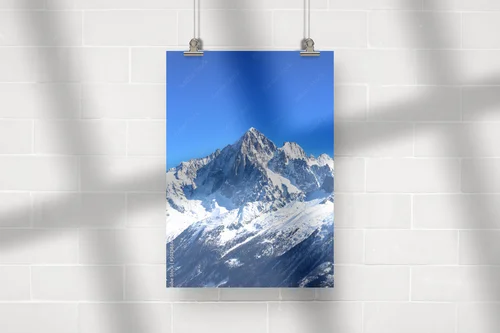 Zjawiskowy krajobraz Mont Blanc w białej tonacji