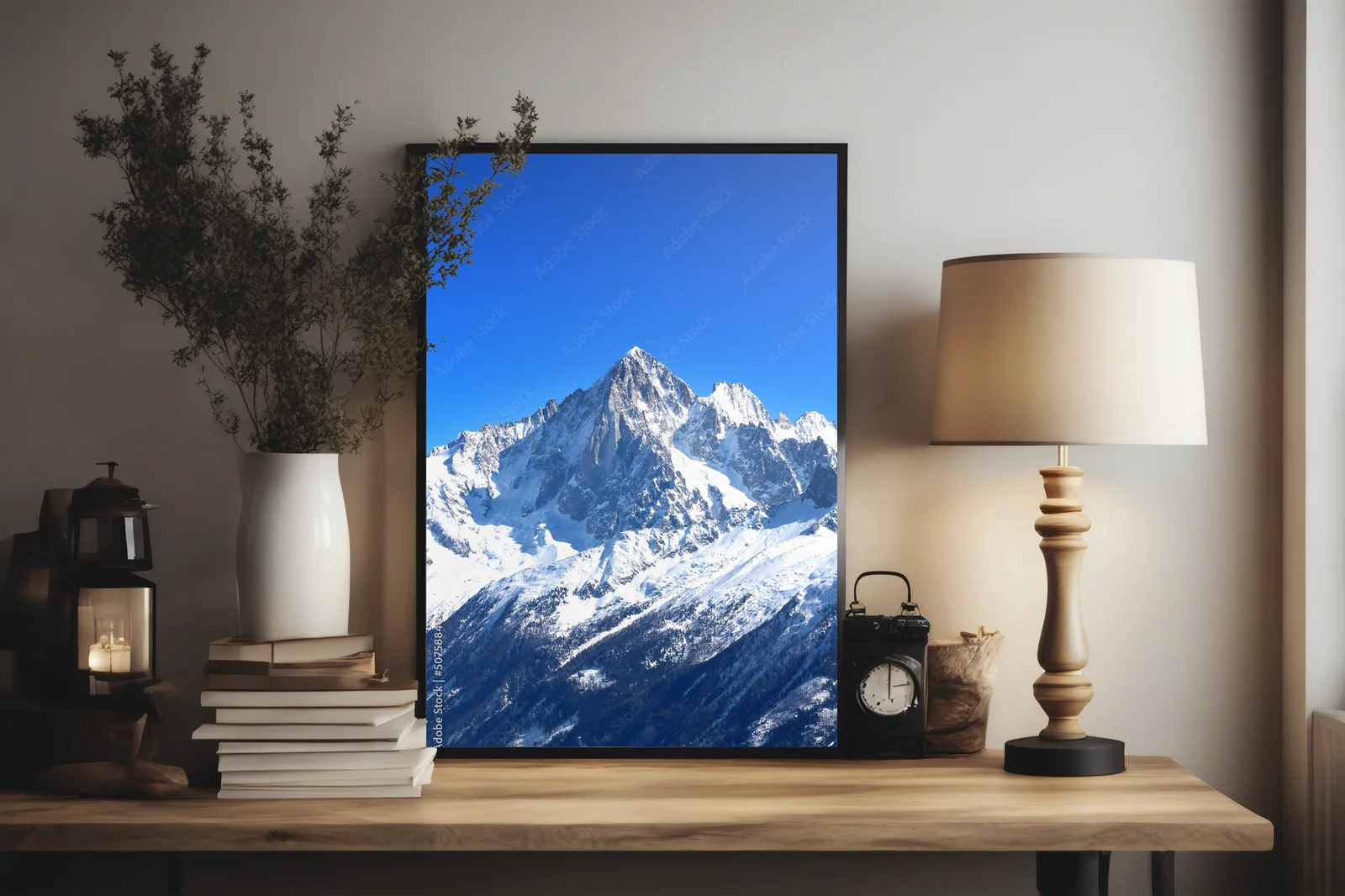 Zjawiskowy krajobraz Mont Blanc w białej tonacji