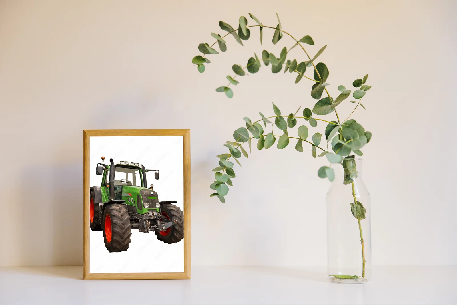 Nowoczesny traktor w harmonii bieli i czerwieni