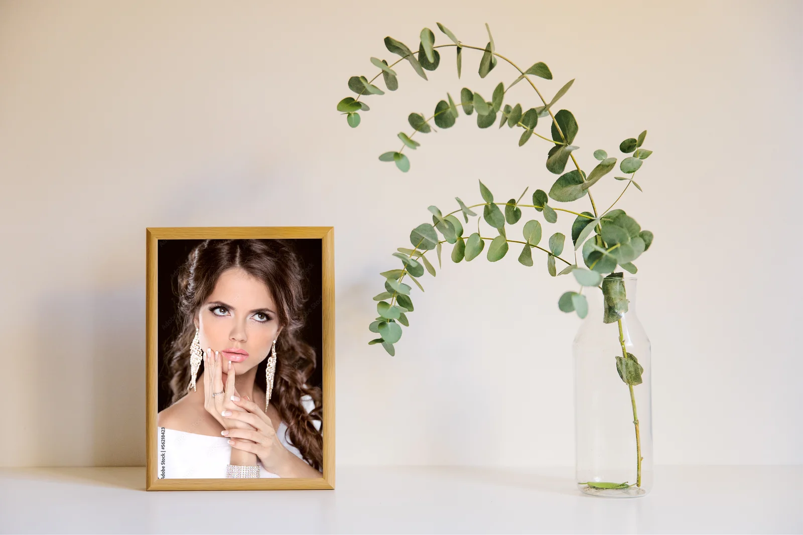 Blask piękna: Brązowowłosa modelka w glamour