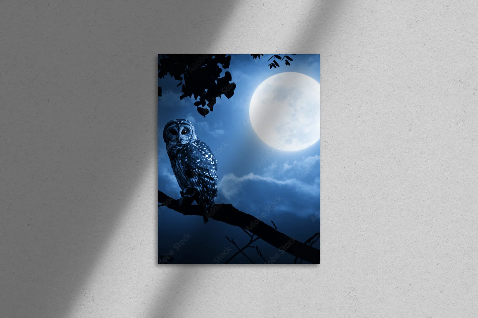 Mroczne sowy w blasku księżyca na Halloween