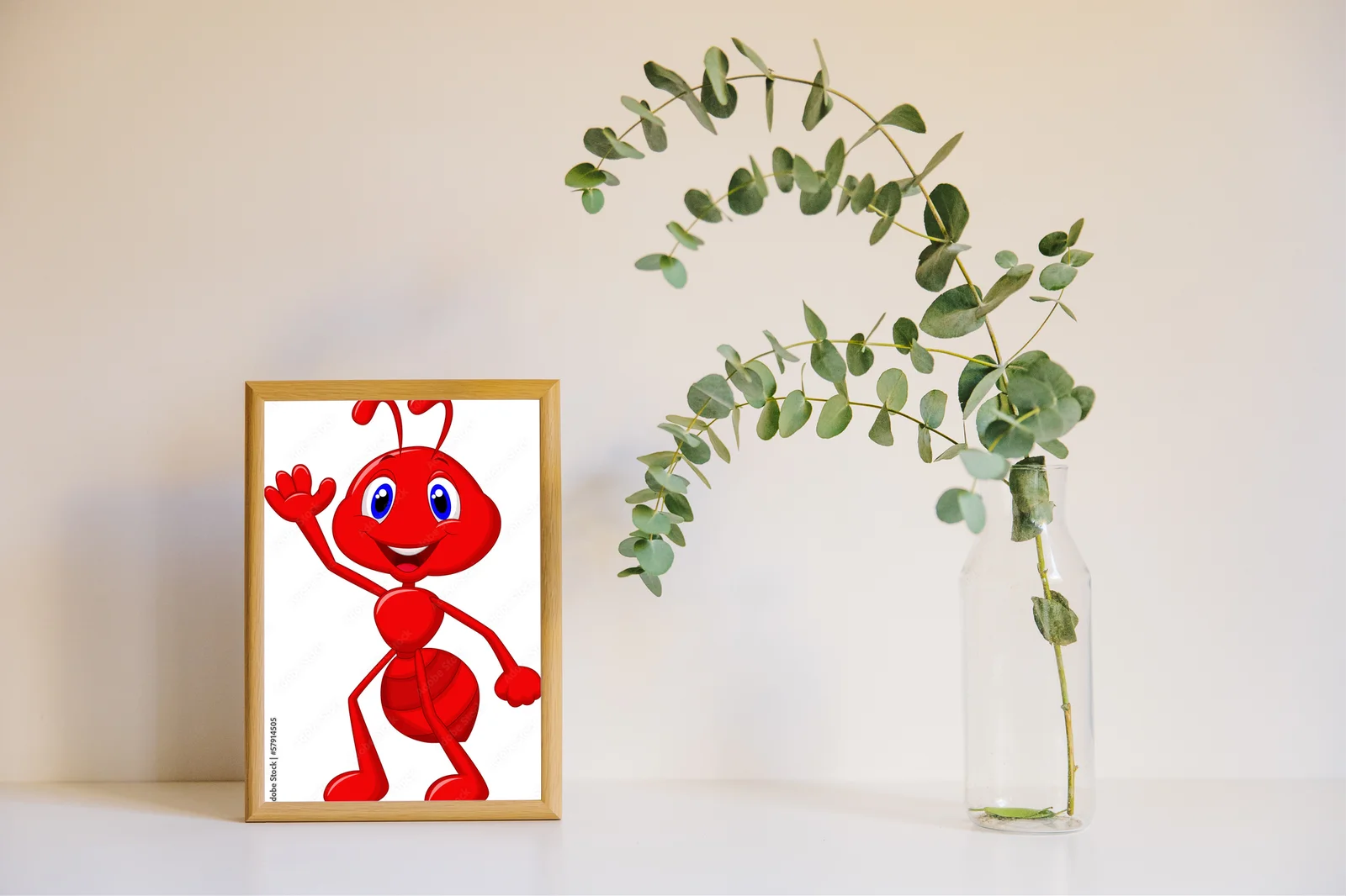 Urocza bajkowa mrówka w soczystych kolorach