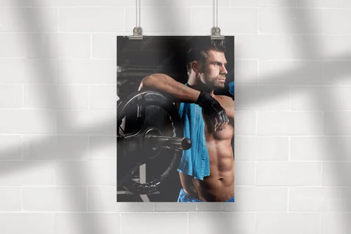 Muskularny atleta w intensywnych odcieniach