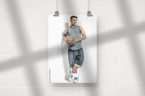 Dynamiczny portret młodego sportowca na ciemnym tle
