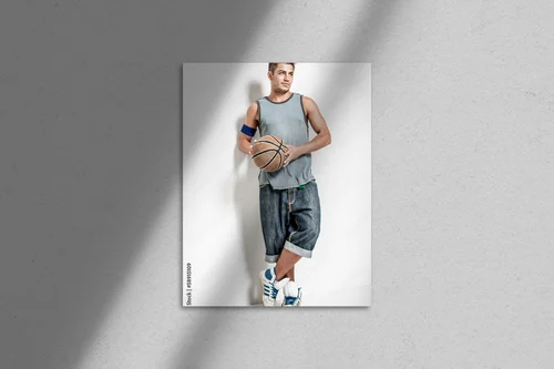 Dynamiczny portret młodego sportowca na ciemnym tle