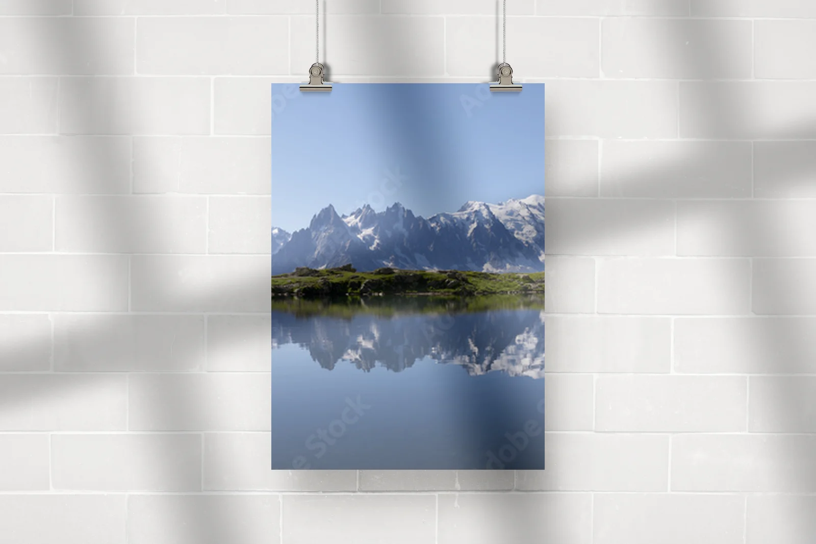 Zachwycająca panorama Mont Blanc w błękitnych tonacjach