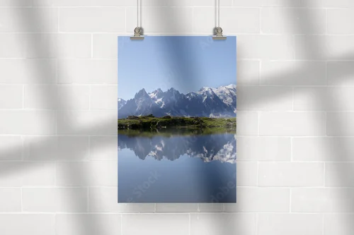 Zachwycająca panorama Mont Blanc w błękitnych tonacjach