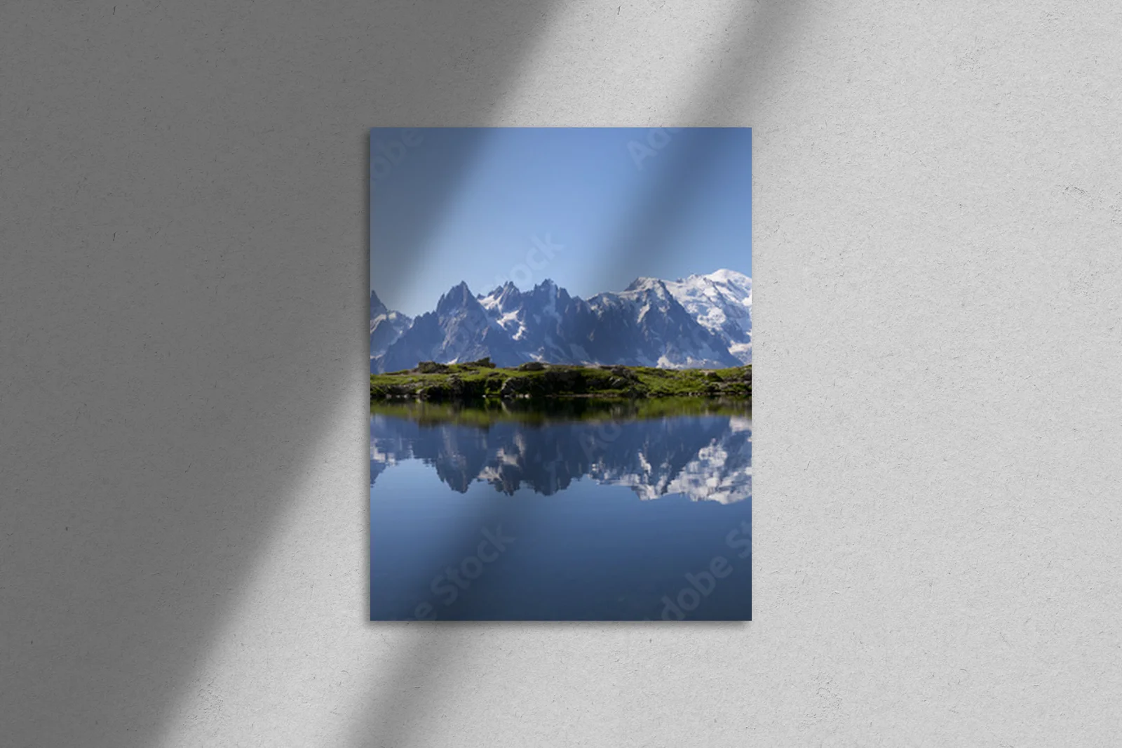 Zachwycająca panorama Mont Blanc w błękitnych tonacjach