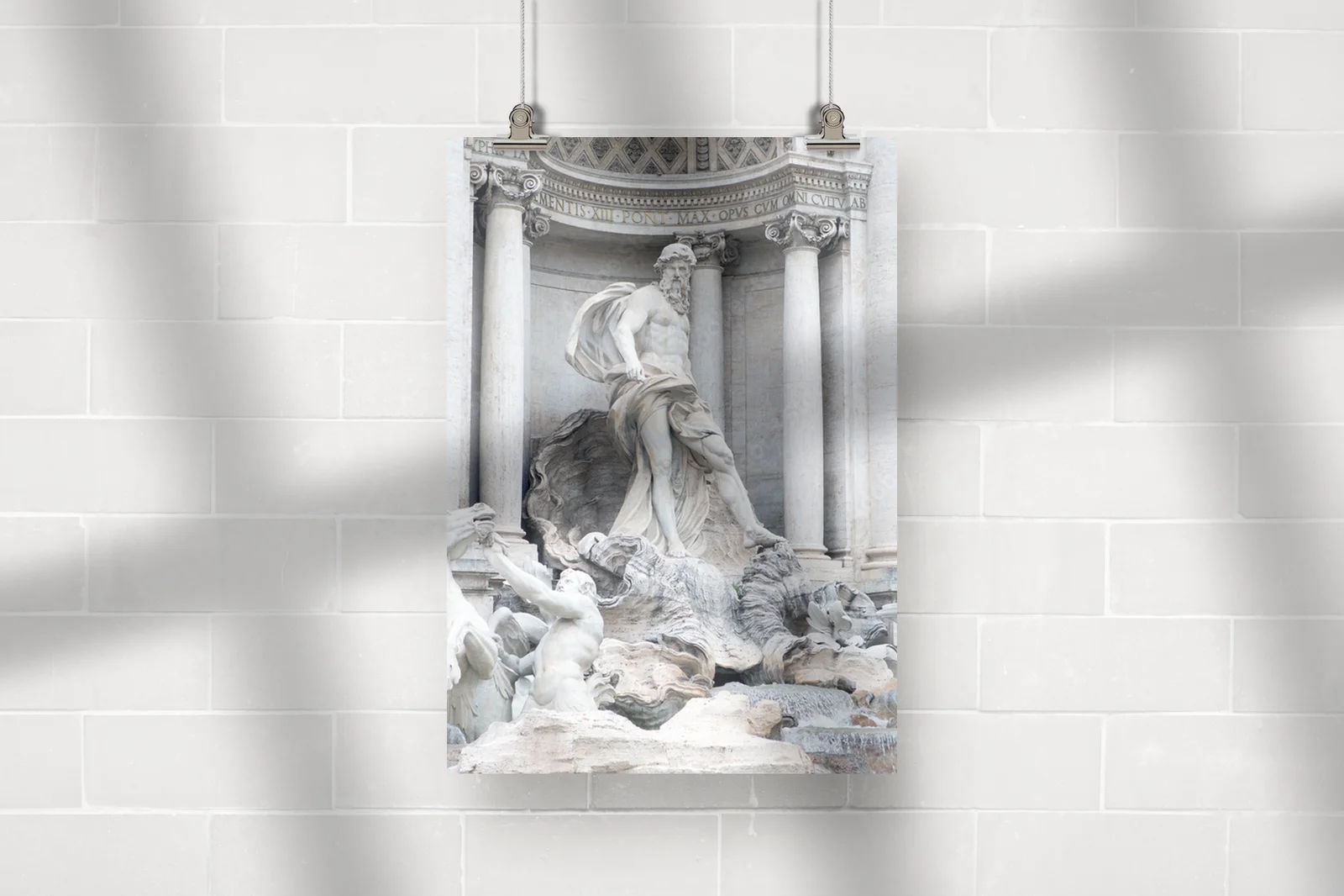Urok Trevi Fountain w delikatnych odcieniach szarości