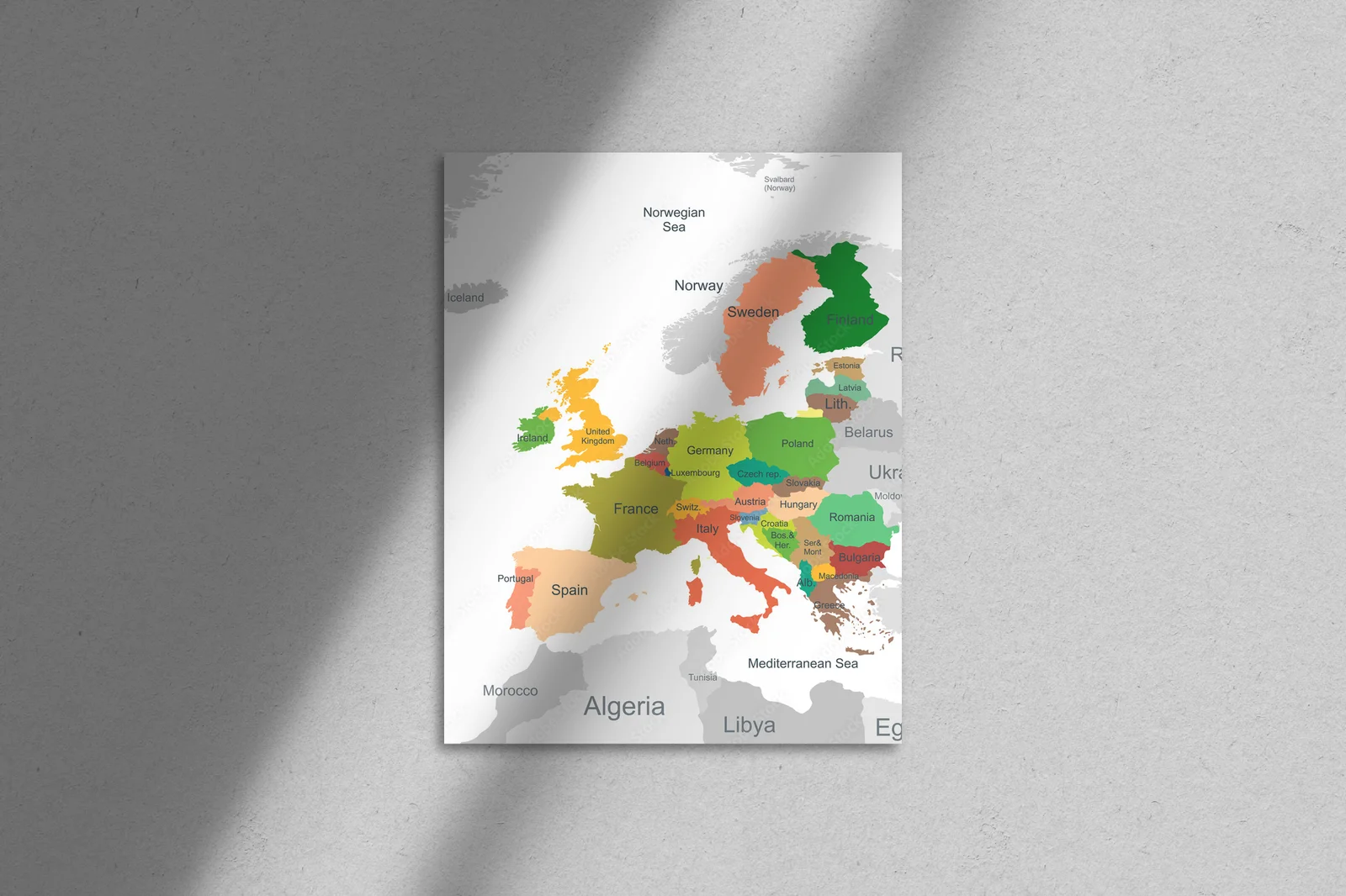 Elegancka mapa Europy w harmonijnych odcieniach