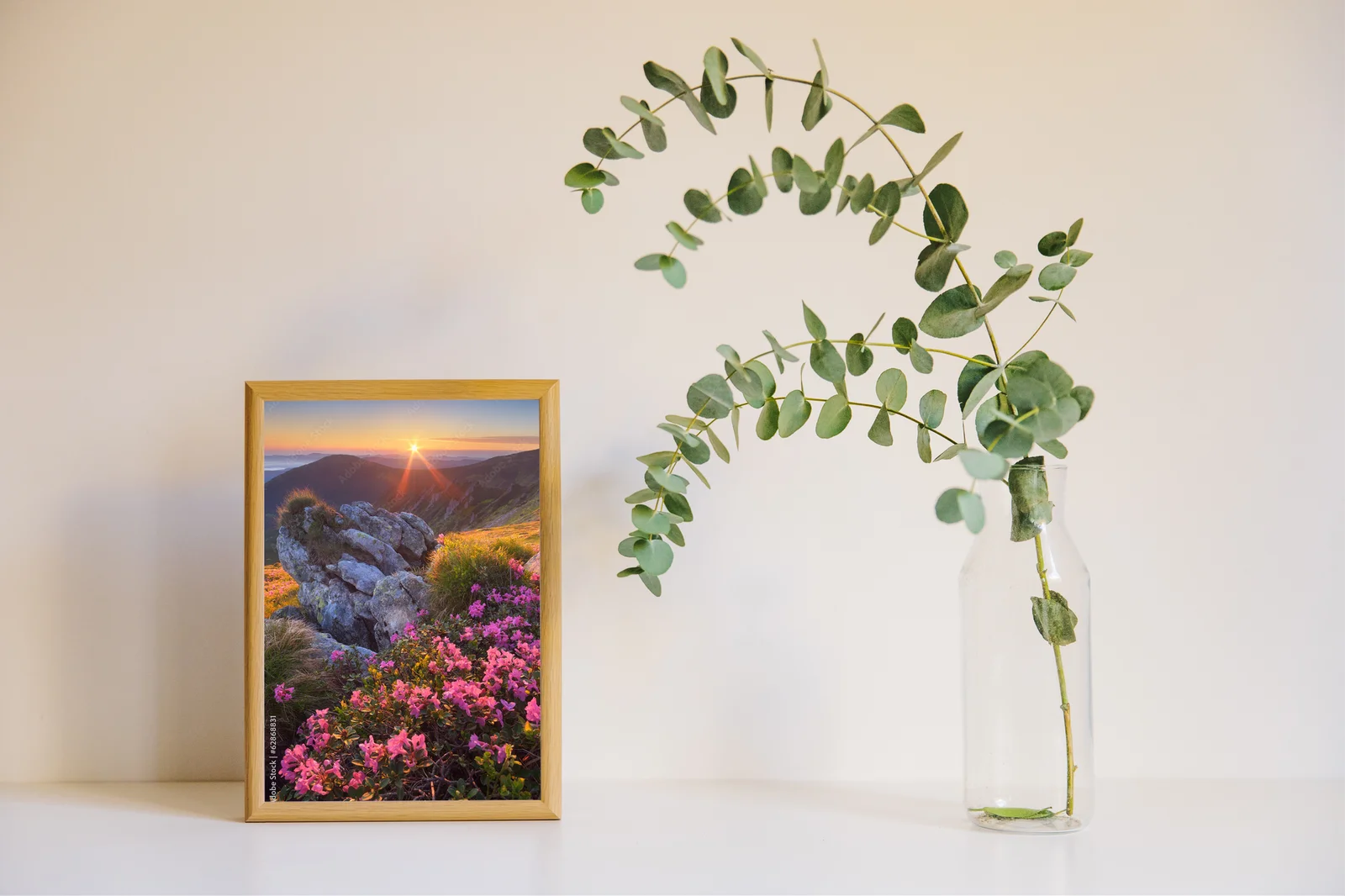 Fantastyczna wiosenna sceneria górskiej doliny