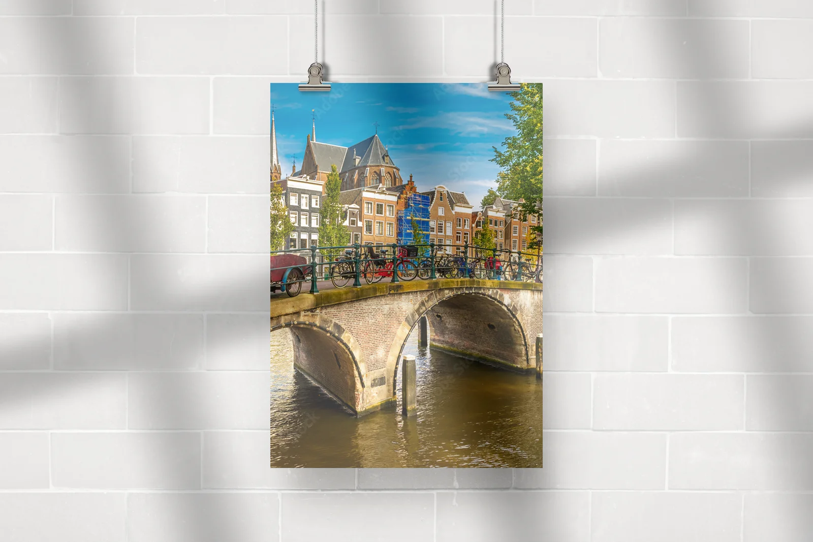 Amsterdamska urbanistyka w nasyconej palecie barw