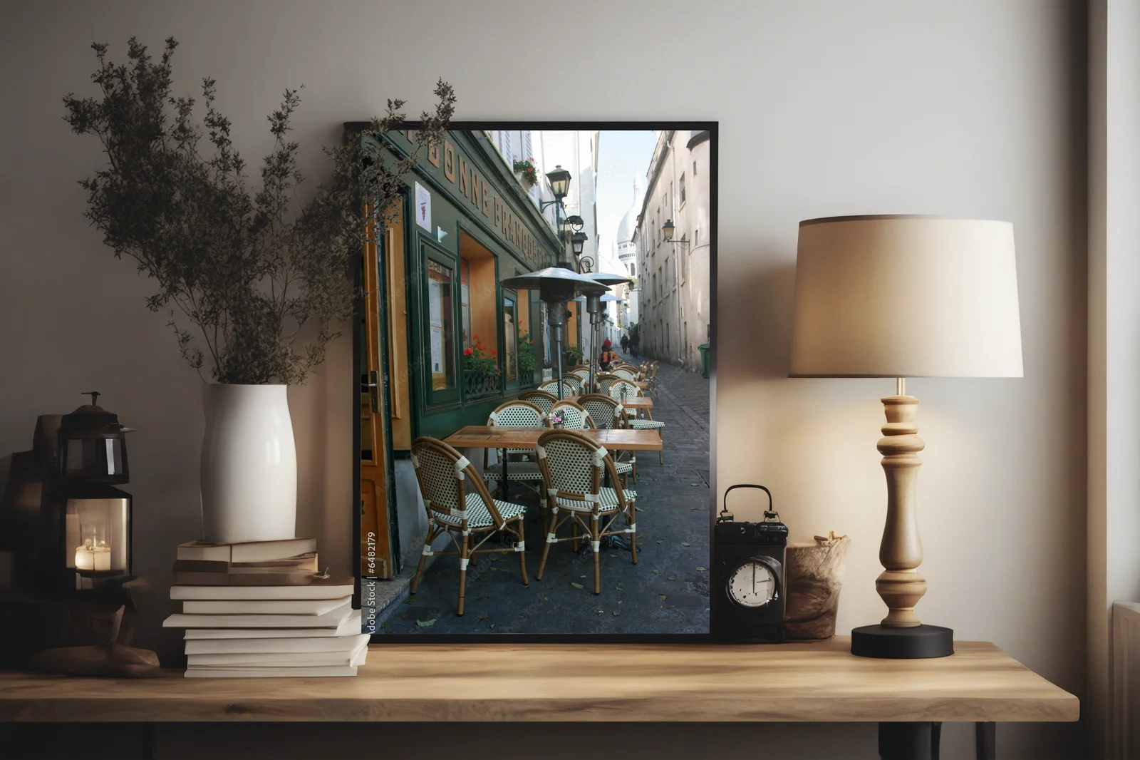 Urok paryskiej kawiarni w malowniczym Montmartre