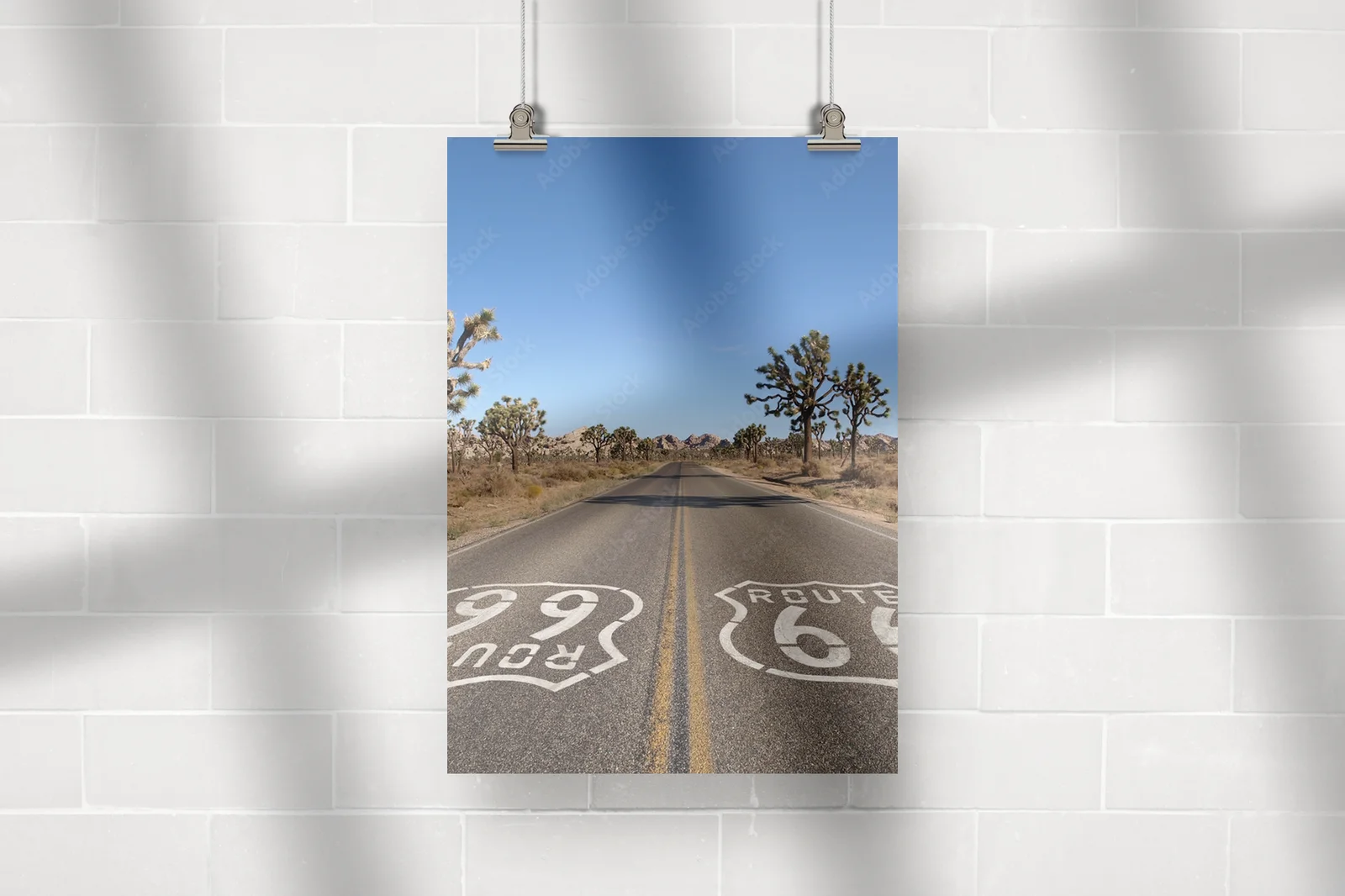Misterne pejzaże Route 66 w błękicie nieba