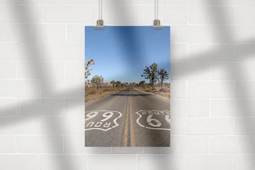 Misterne pejzaże Route 66 w błękicie nieba