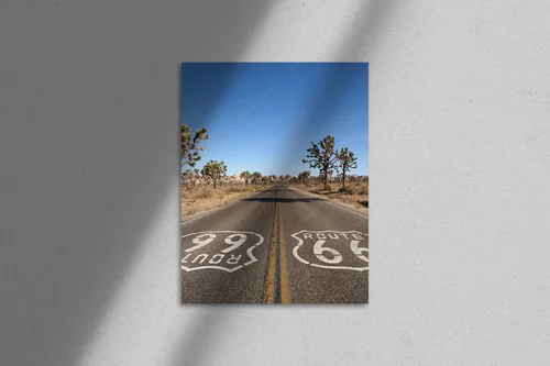 Misterne pejzaże Route 66 w błękicie nieba