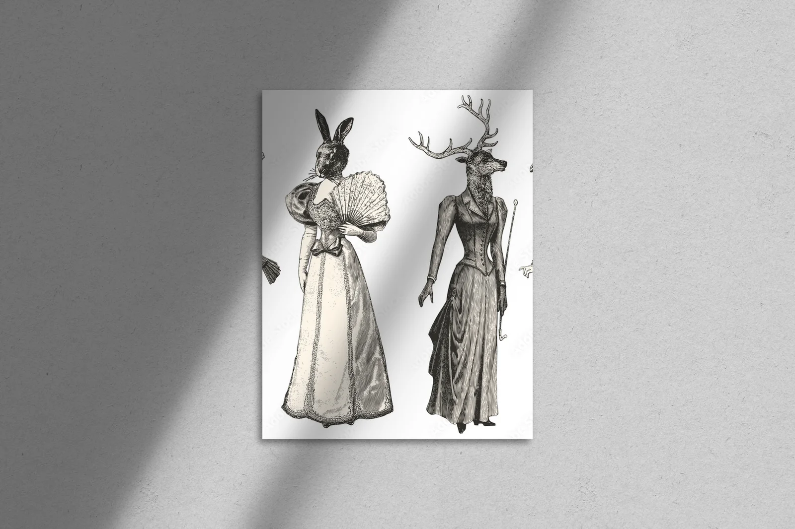 Eleganckie kobiety z głowami zwierząt w białej aranżacji