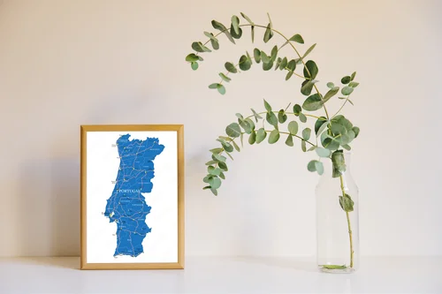 Kolorowa mapa Portugalii w subtelnych odcieniach
