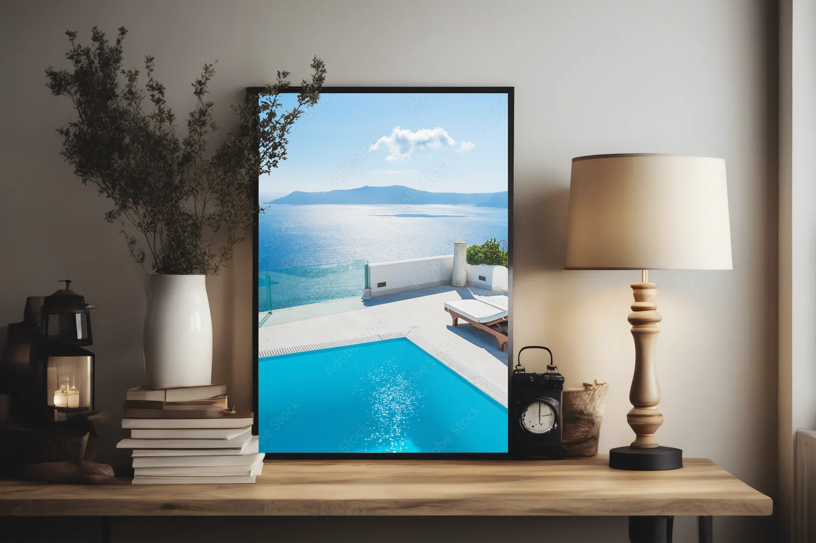 Białe architektury Santorini w głębiach błękitu