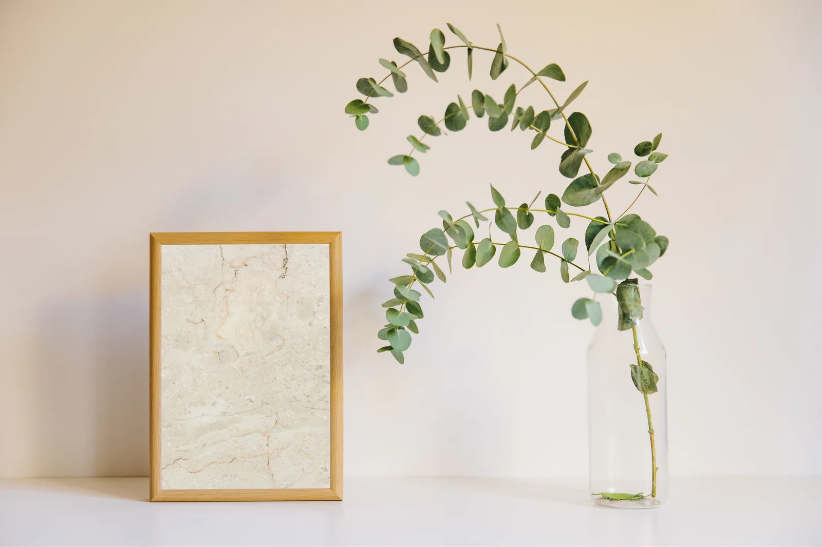 Beżowa elegancja: piękno naturalnego marmuru