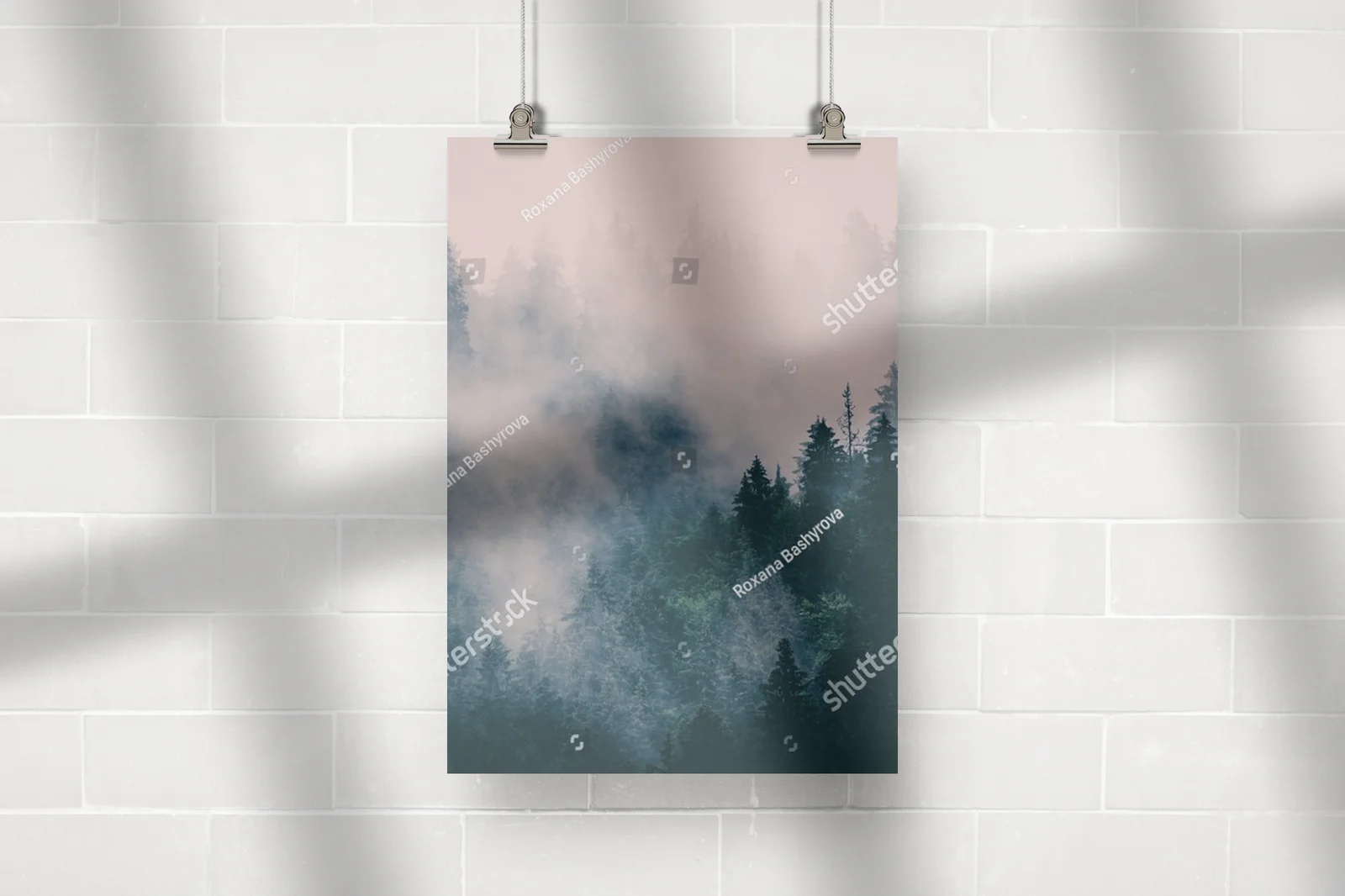 Misty Mountainscape: Mlaski Pejzaż Górski