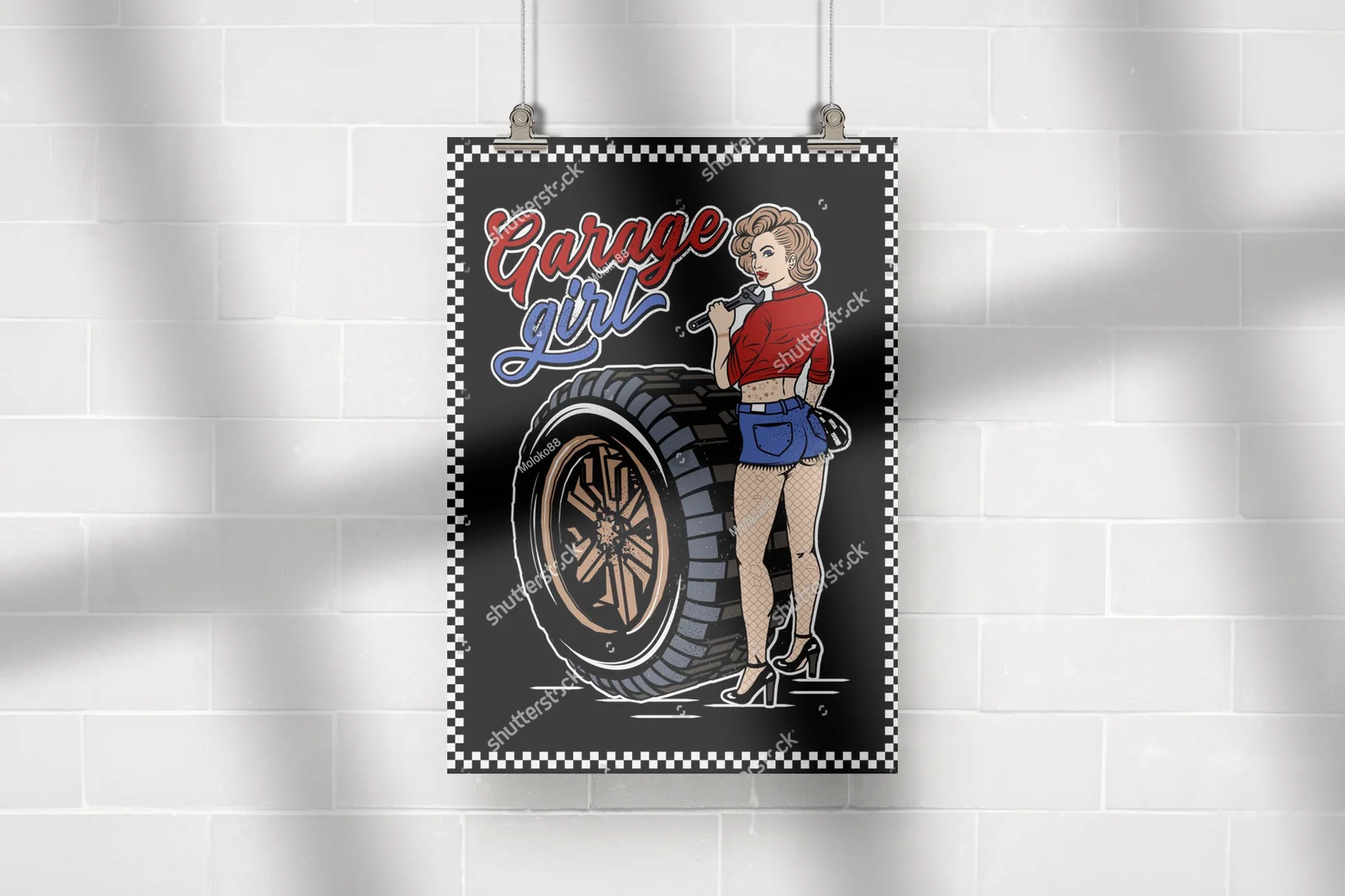 Energiczna pin-up dziewczyna na tle motocyklowego szaleństwa
