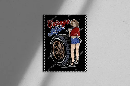 Energiczna pin-up dziewczyna na tle motocyklowego szaleństwa