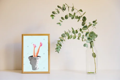 Surrealistyczna kompozycja z głową Dawida