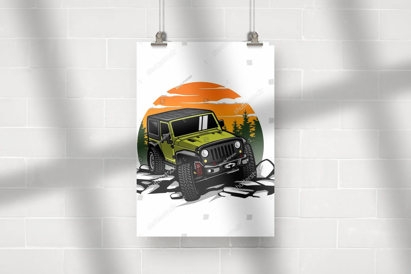 Zielony offroadowy samochód w leśnym krajobrazie