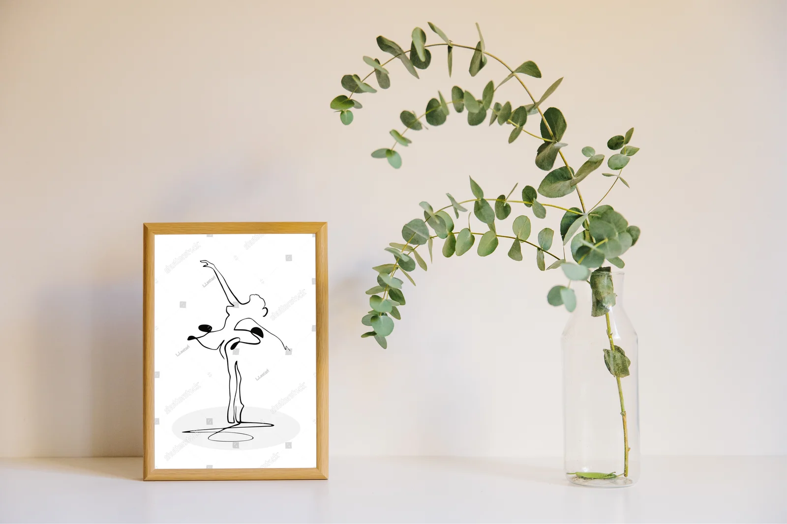 Elegancki taniec baleriny w minimalistycznym stylu