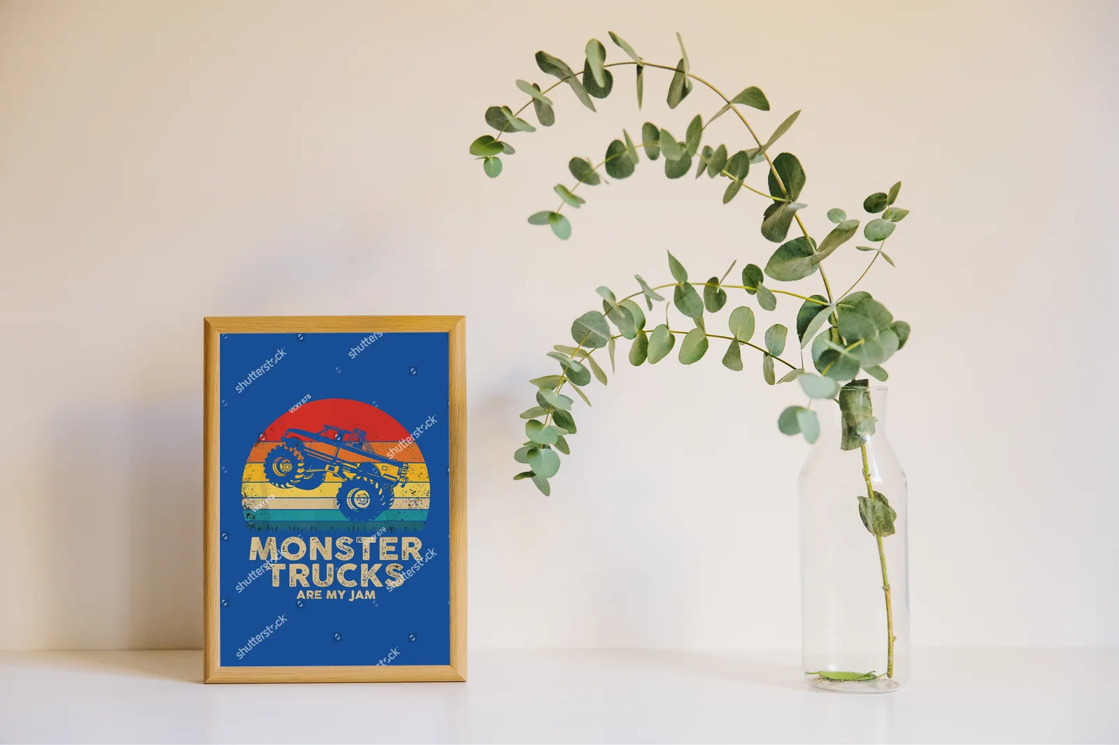 Fascynujące retro monster trucki w intensywnych barwach