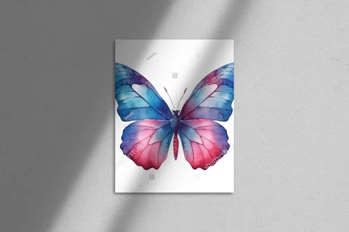 Woda i lekkość - motyl w białej harmonii