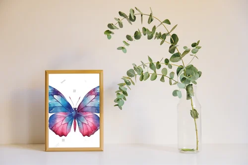 Woda i lekkość - motyl w białej harmonii