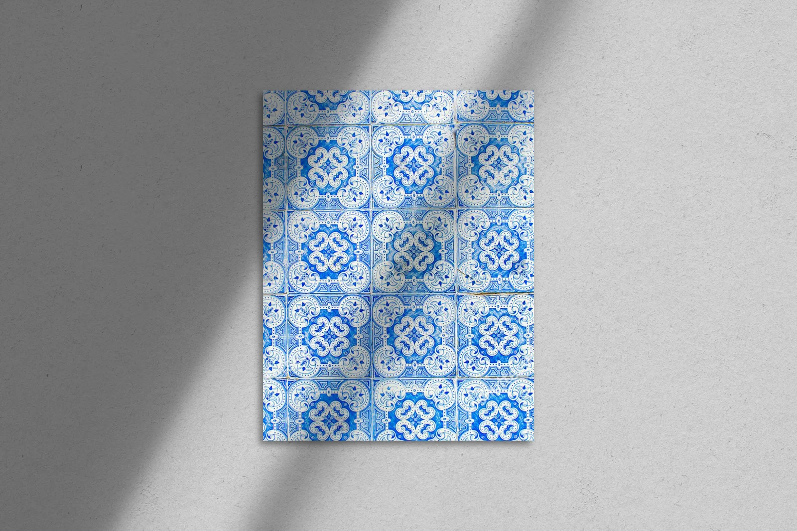 Tradycyjne azulejos w delikatnych odcieniach błękitu